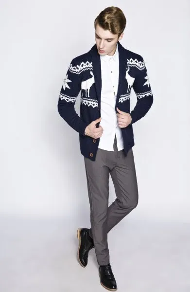 Men's Knit Vest with Winter Deer Pattern