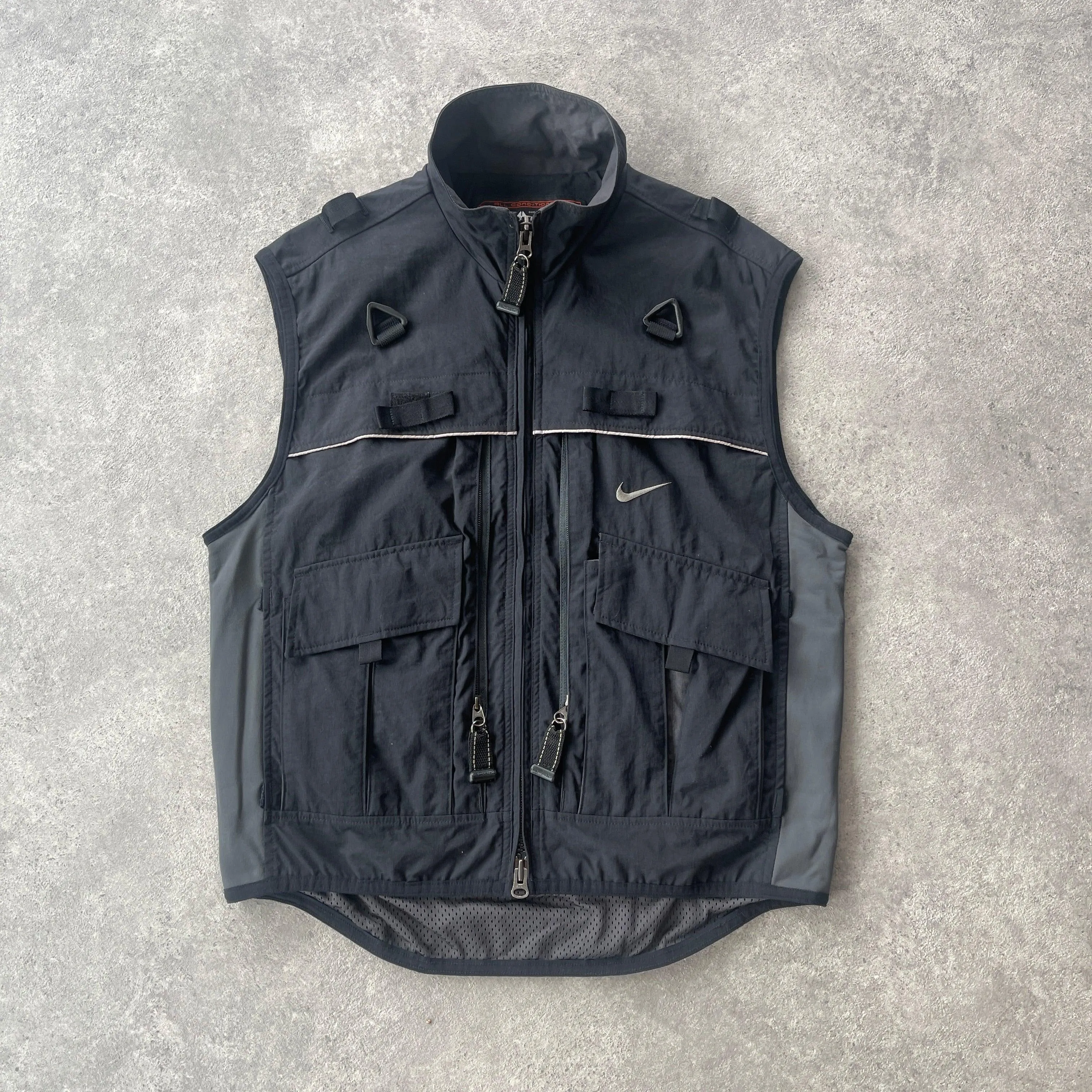 Nike ACG RARE 1990s technical cargo vest jacket (L)