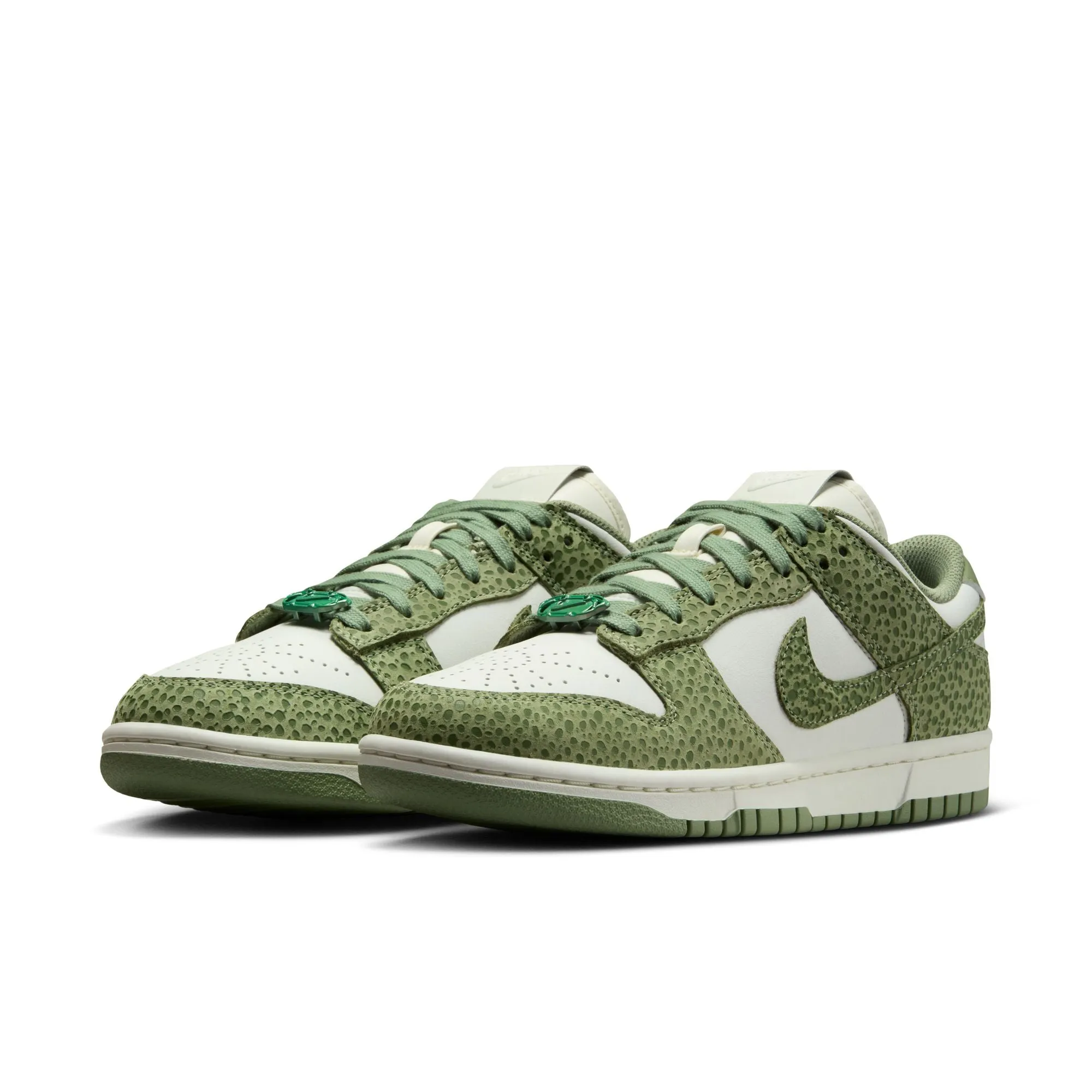 WMNS Nike Dunk Low PRM (Oil Green/Oil Green/Treeline)